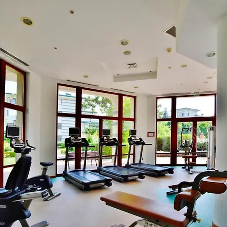 Апартамент Emerald Beach Resort & Spa