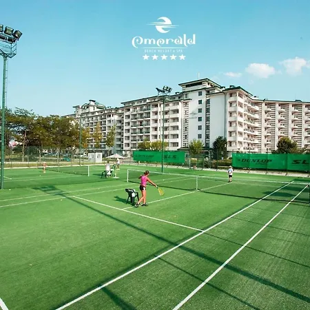 Апартамент Emerald Beach Resort & Spa *