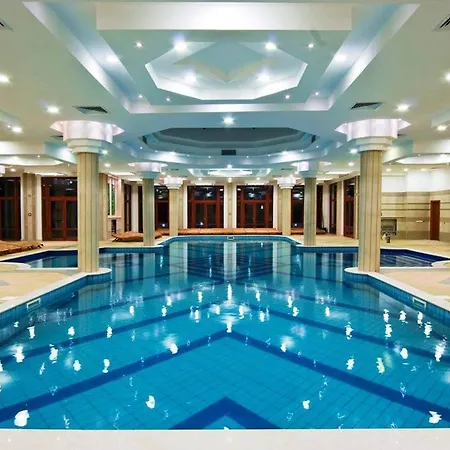 Emerald Beach Resort & Spa Равда